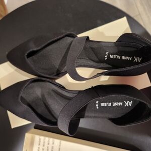 Anne Klein Women's Elegant Black Flats, Size 9 NARROW